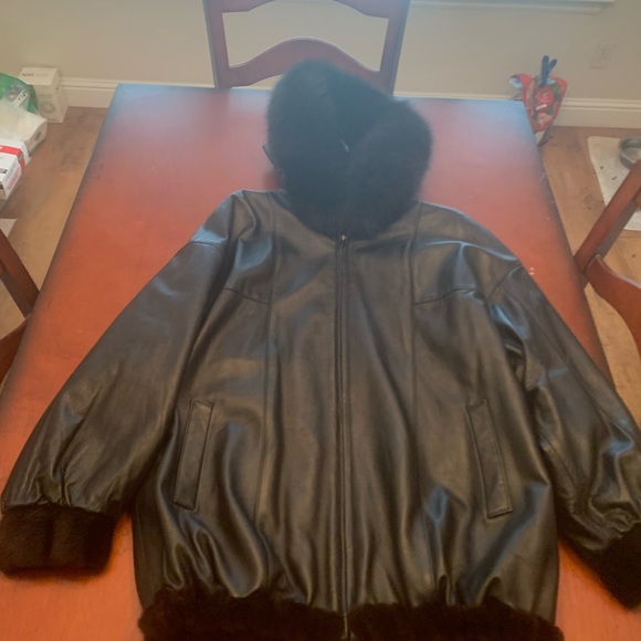Leather Mink Coat. NWOTPurchased at Nordstrom aprox 2004 for $1500.00 Beautiful! - Picture 6 of 10